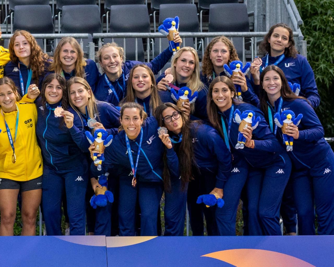 images/000_foto_2025/small/small/large/pallanuoto_universitaria_femminile_bronzo_duisburg_2025_federcusi.JPG