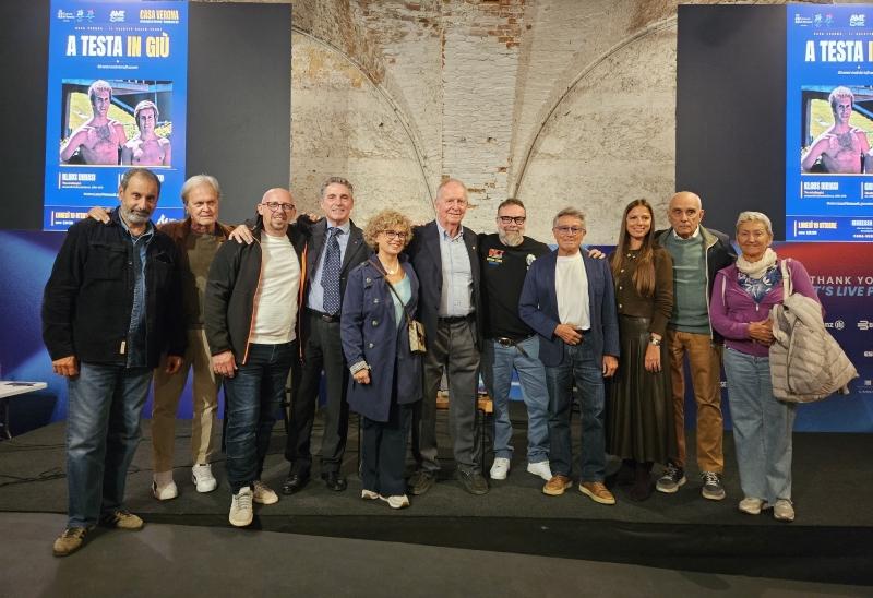images/000_foto_2026/large/Casa_Verona-_gruppo_con_Dibiasi_e_Cagnotto.jpg