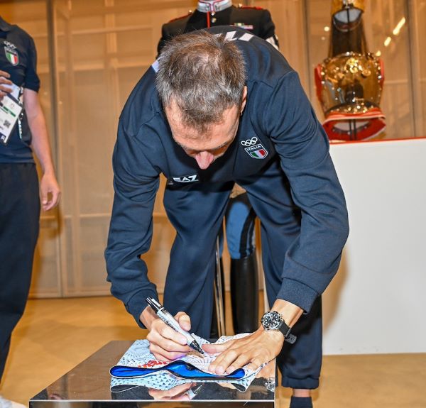 Paltrinieri firma costume foto Augusto Bizzi CONI