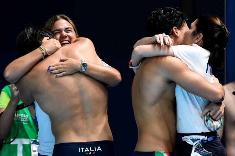 Europei di Parigi. Tuffi giorno 4. Finali 3m sincro M e piattaforma F