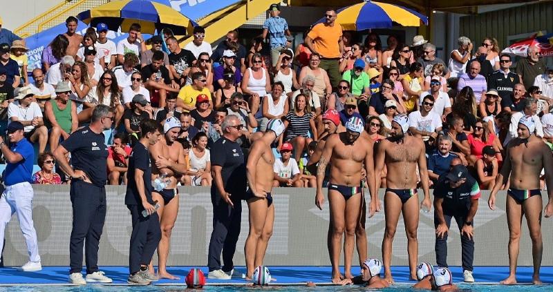 images/large/Al-centro-Sandro-Campagna-con-i-suoi-ragazzi-durante-la-Sardinia-Cup-2022-a-Sassari-Foto-Andrea-Chiaramida.jpg