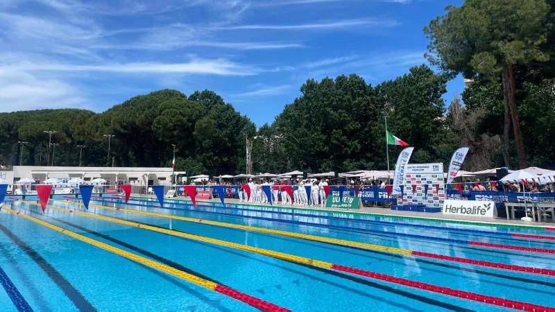 images/large/tutti_in_piscina_molise.jpg
